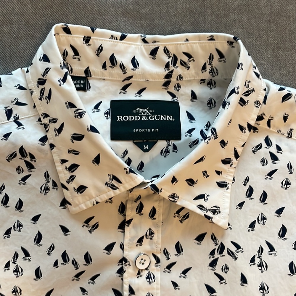 Rodd & Gunn Men’s Short Sleeve Button Down in Medium